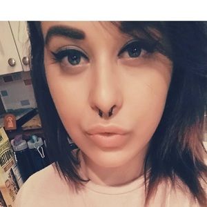 Meet your Posher, Magdalena